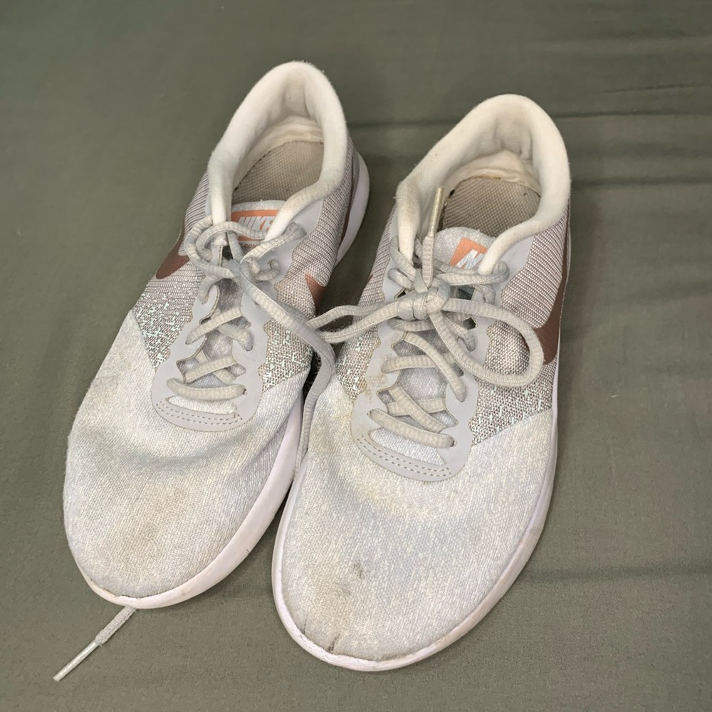 Nike shoes 8.5